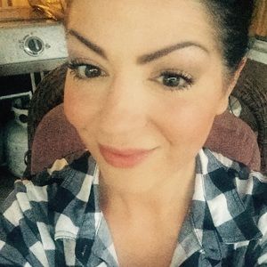 Meet your Posher, Julia